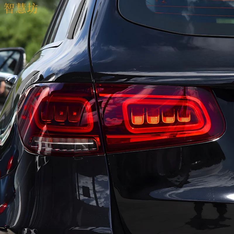 

Подходит для Mercedes GLC 2016-2019: Модернизация задних фонарей — с заменой старой модели на новую, со светодиодными динамическими указателями поворота.