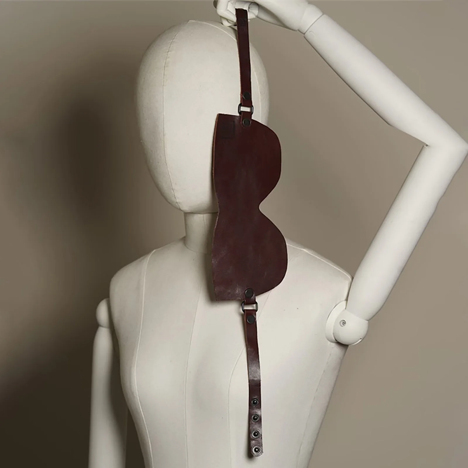 

Женская сексуальная маска-полумаска из искусственной кожи для косплея, маска для взрослых на Хэллоуин, венецианская маска для вечеринок и маскарадов, нарядные маски