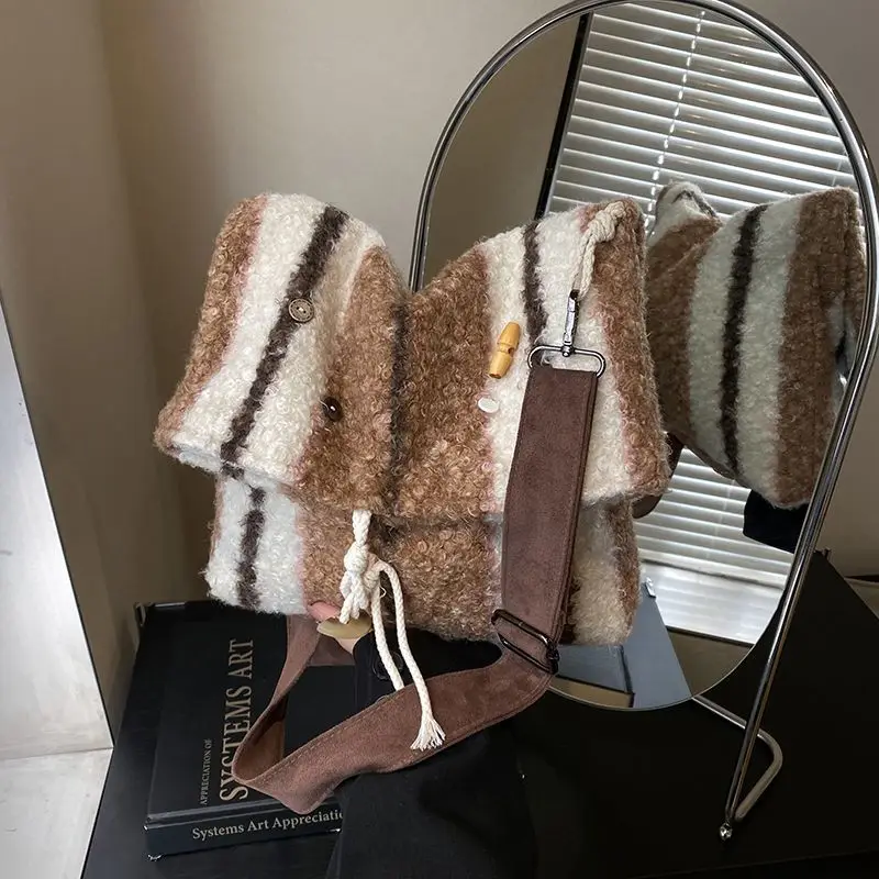 

Korean version of lazy wind striped woolen shoulder bags casual versatile large capacity student class commuting messenger bag