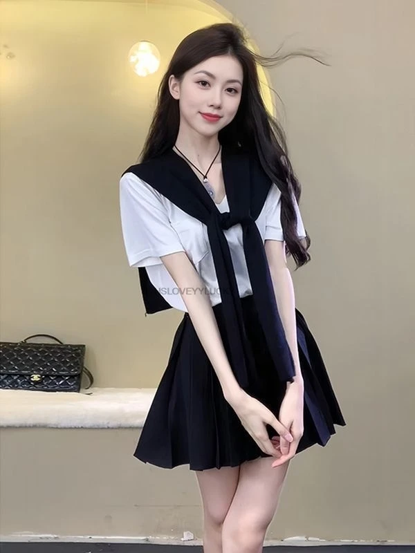 Abito scolastico in vita uniforme per le donne Abito estivo nuovo stile collegiale Set da tre pezzi Set gonna quotidiana alla moda da donna