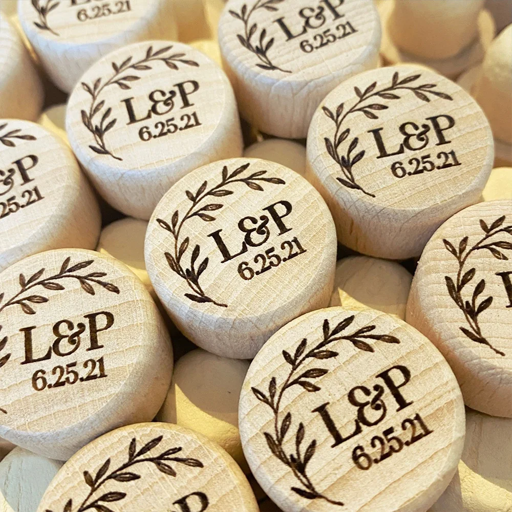 Personalizowane drewniane korki do butelek wina, prezent na wesele, baby shower, upominek dla gości, korki do szampana, korki do wina luzem. — zdjęcie 3
