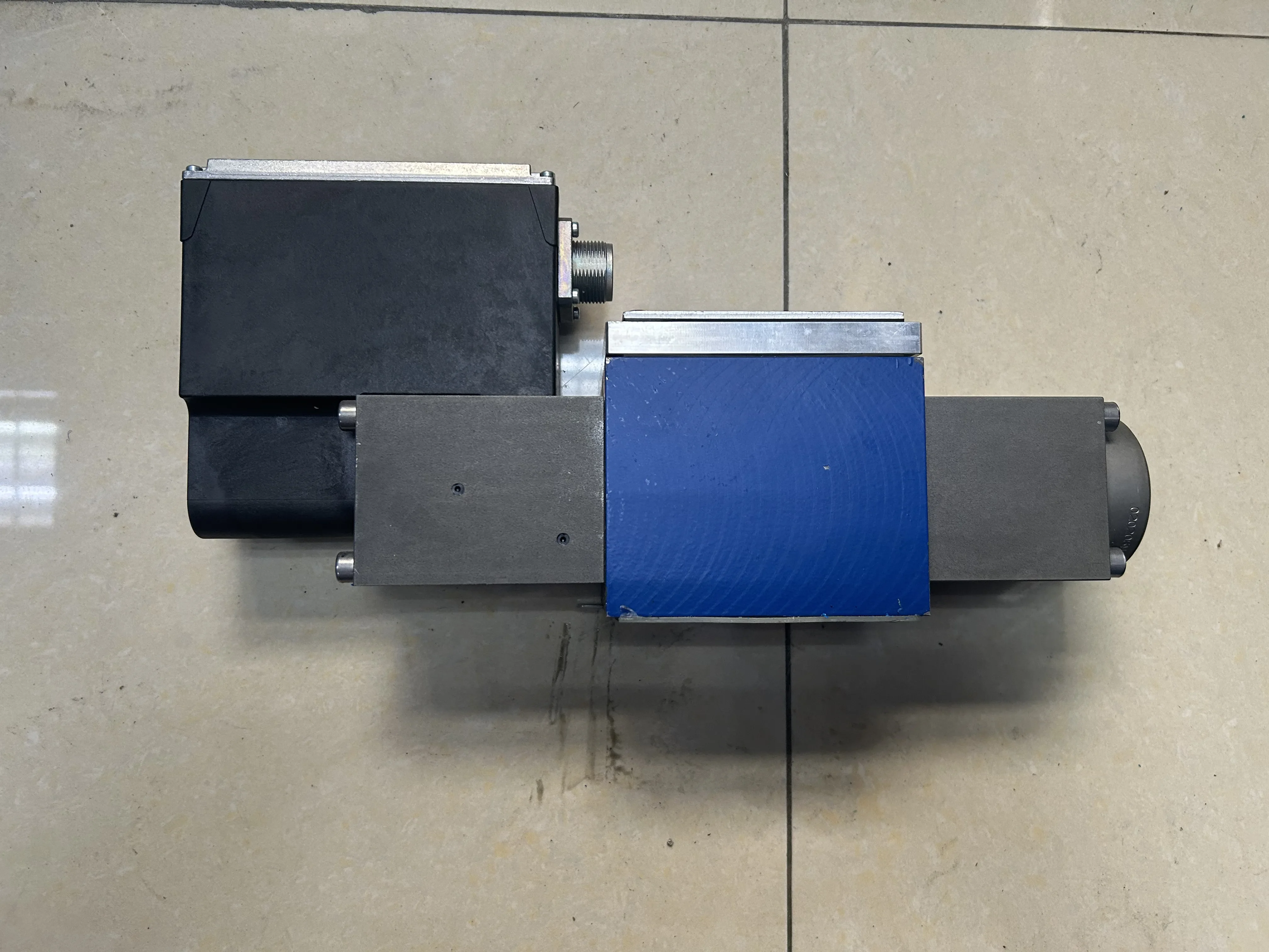 Válvula proporcional hidráulica original Rexroth 4WRSE 10 V80-32/G24K0/A1V