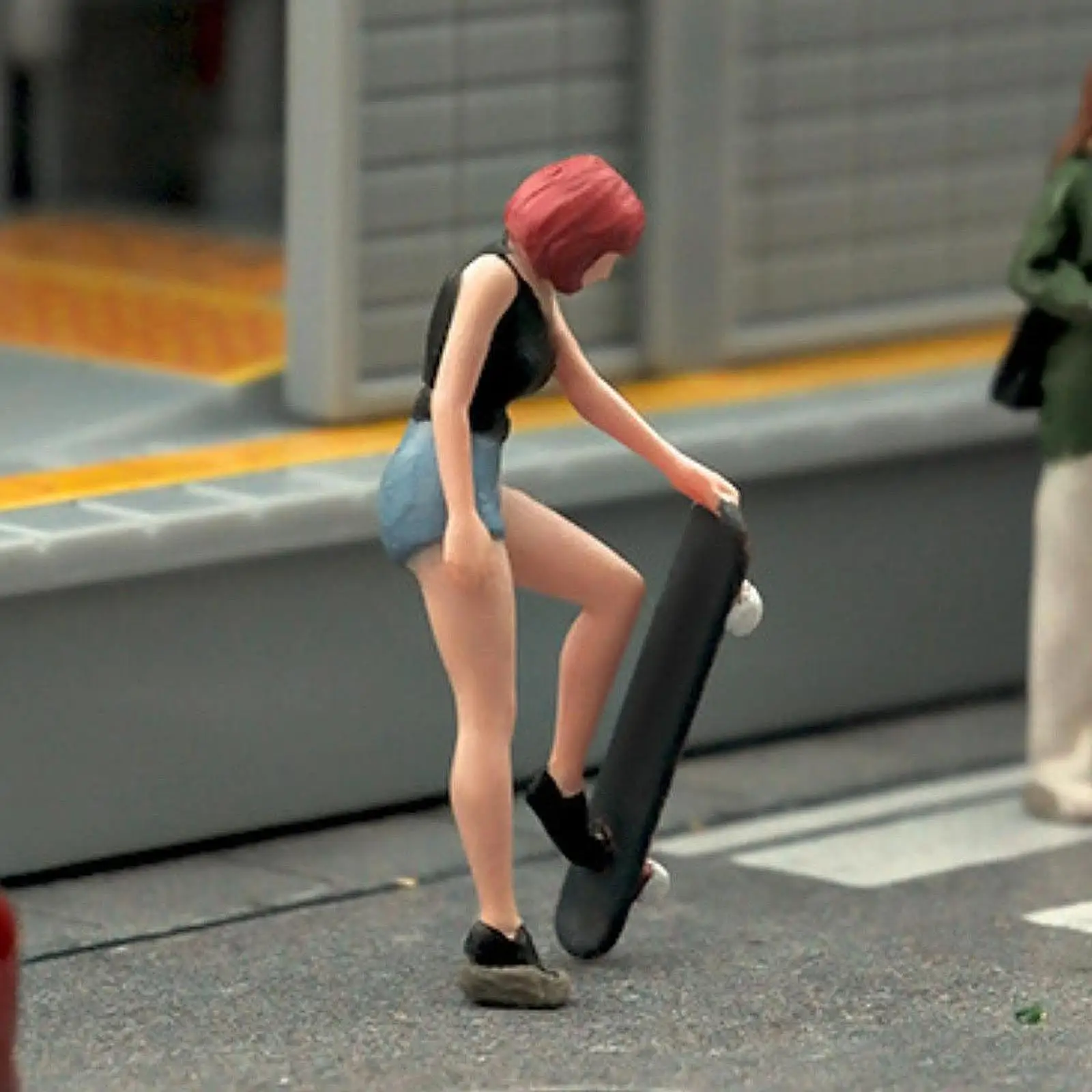 

Миниатюрная фигурка 1/64, модель человеческой фигуры, масштаб 1:64, скейтборд для девочек для песка