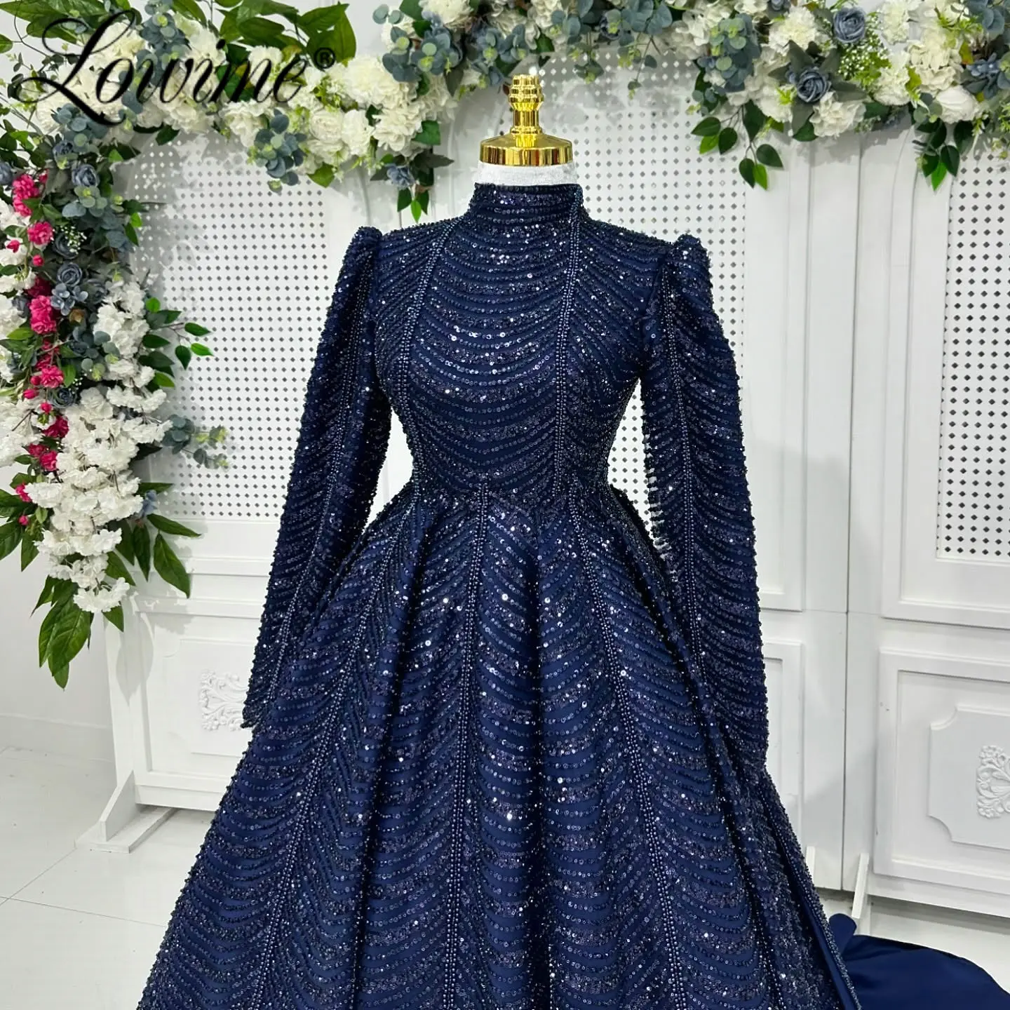 فساتين سهرة إسلامية برقبة عالية مطرزة باللون الأزرق الداكن مخصصة في دبي منتفخة مكشكشة فساتين حفلات عربية لحفلات الزفاف فيستدوس دي نوش