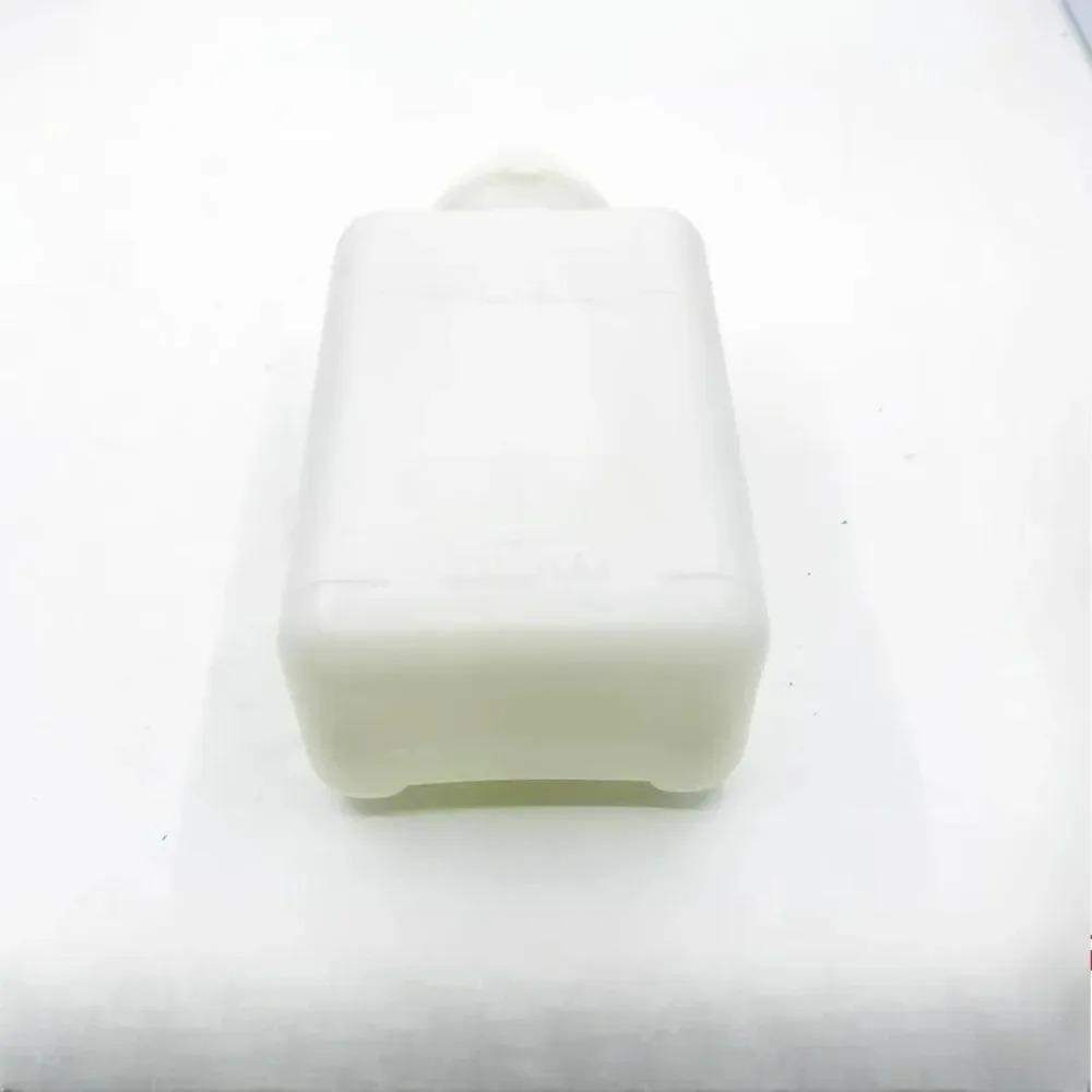 Excavator Parts Micro Sub-tank Plastic Water Bottle Sub-bottle Cover for Kubota U15/17 2