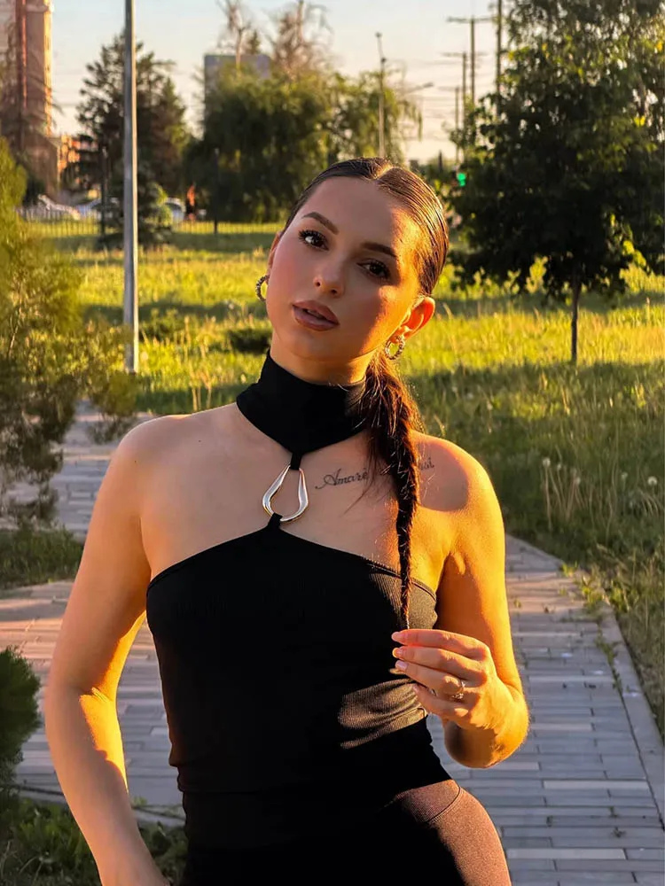 Women's Metal Buckle Decoration Turtleneck Tank Top Off-Shoulder Skinny Stretch Street Fashion Wild Style Solid Color Outfit