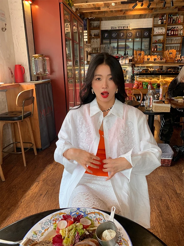 

Elegant White Beaded Linen Shirt Women's Fashionable Ageless Chic Top Straight Cut Long Sleeve Collared Summer New Arrival