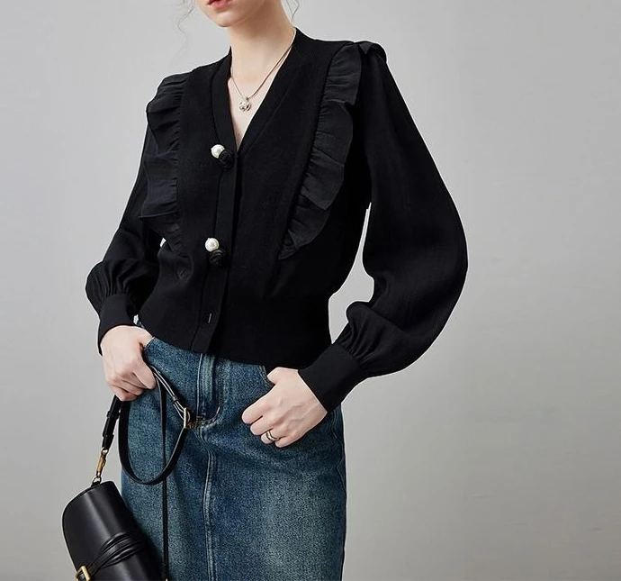 Nuovo cardigan lavorato a maglia con perline e scollo a V autunno 2025