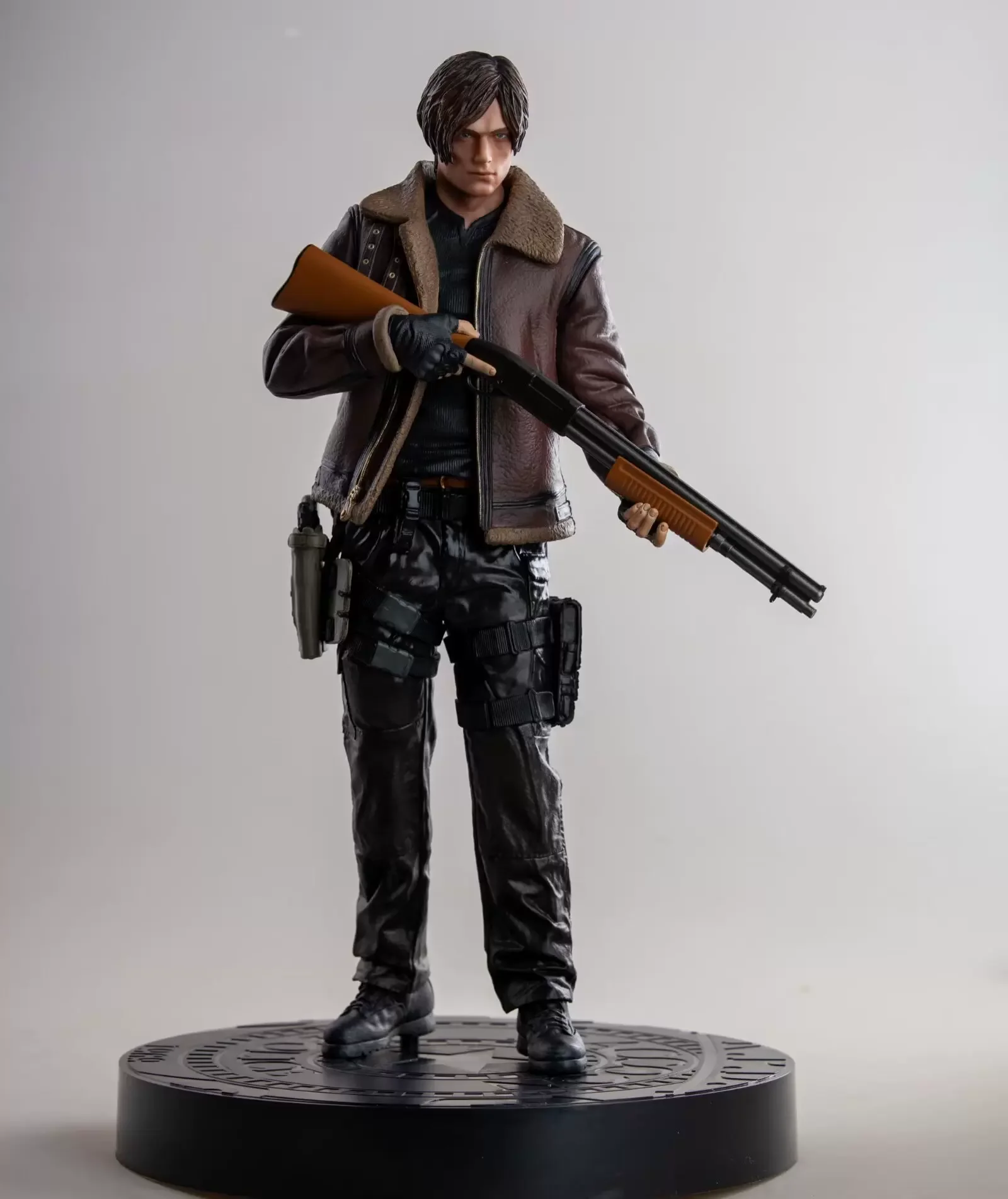 

In Stock Resident Evil Anime Gk Statue Leon S. Kennedy Ada Wong Jill Valentine Lady Action Figure Collectible Model Gift