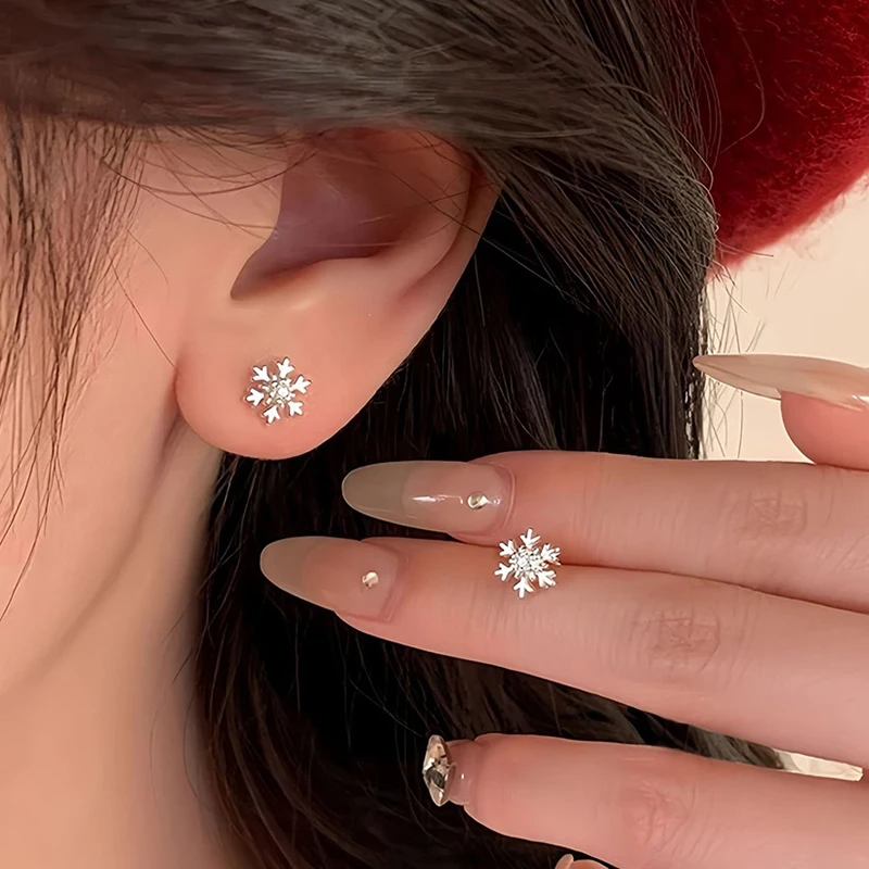

Милые серьги-гвоздики в форме снежинок для женщин, блестящие, с кристаллами циркония, из меди, изысканные, миниатюрные украшения для ушей, подарки на фестиваль льда и снега