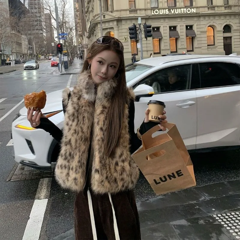 2026 New Autumn Winter American Style Lady Fashionable Gradient Leopard Print Environmentally Friendly Fur Vest Thick Woman Coat