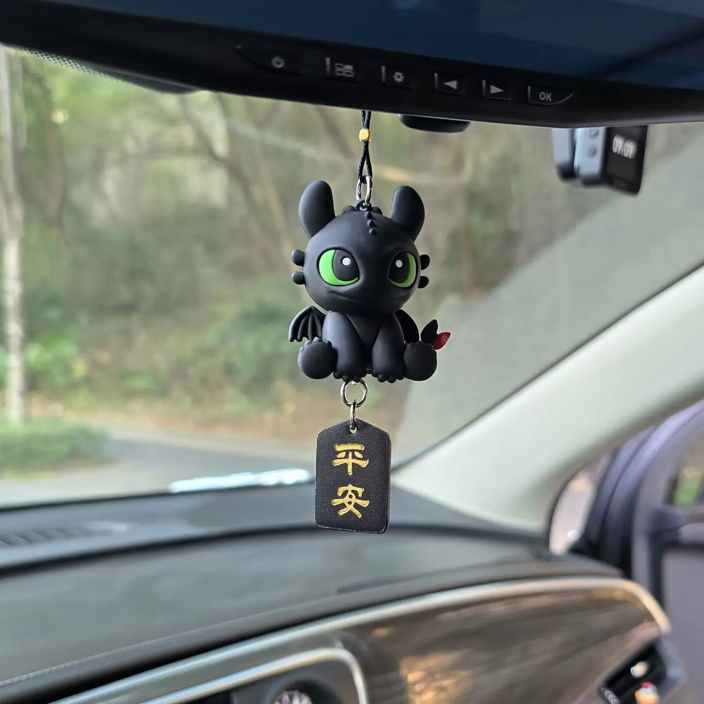 

Новинка! Горячая распродажа! Брелок-подвеска для автомобиля «Как приручить дракона» Беззубик, милая кукла-украшение для приборной панели, аксессуар для автомобиля, подарок.