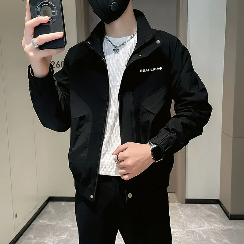

Модная брендовая мужская повседневная рабочая куртка на весну-осень с вышивкой, свободного кроя, с длинными рукавами, воротником-стойкой, классический стиль