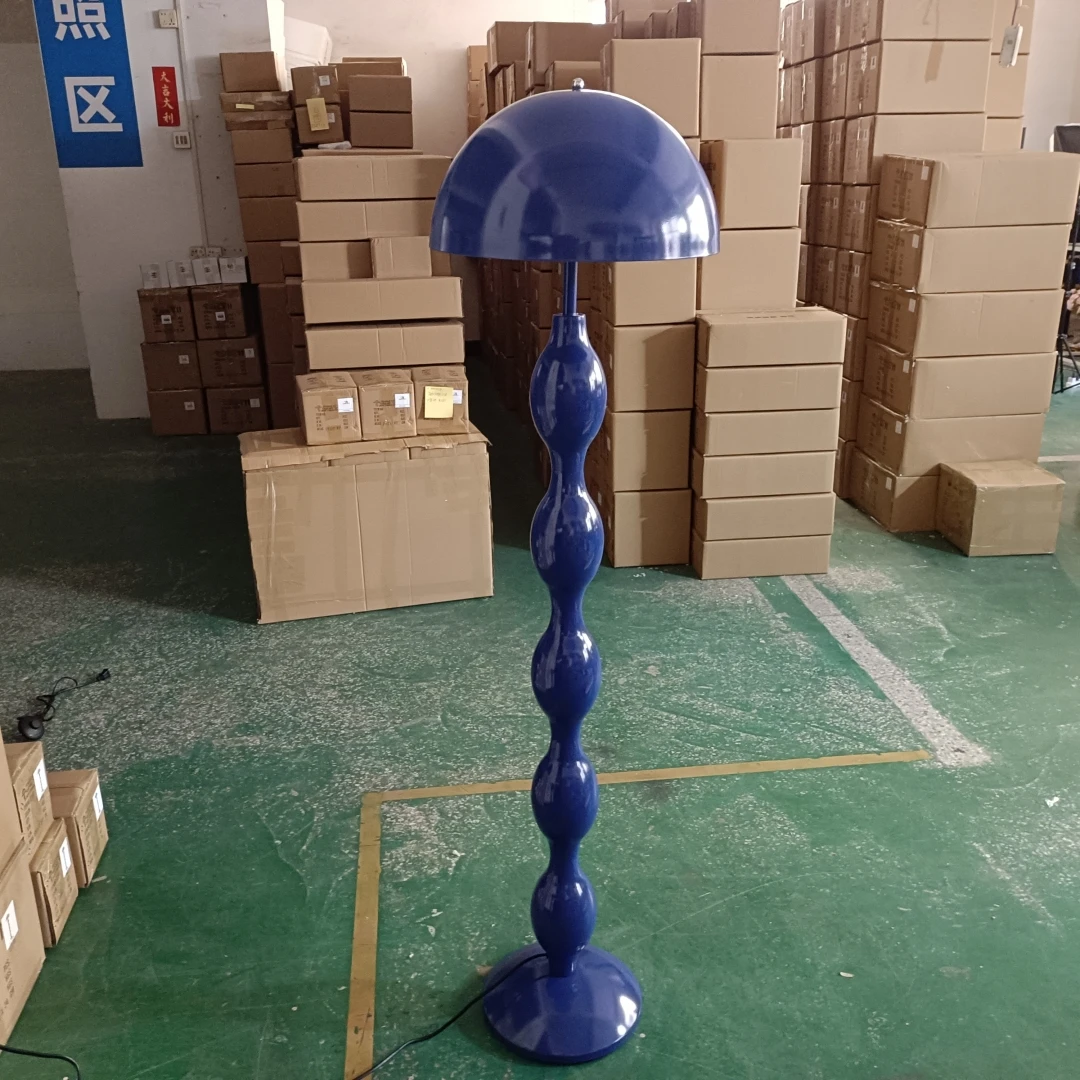 

Современная настольная лампа для гостиной, прикроватный светильник для спальни, металлическая стеклянная лампа с тканевым абажуром, модный декоративный светильник для рабочего стола