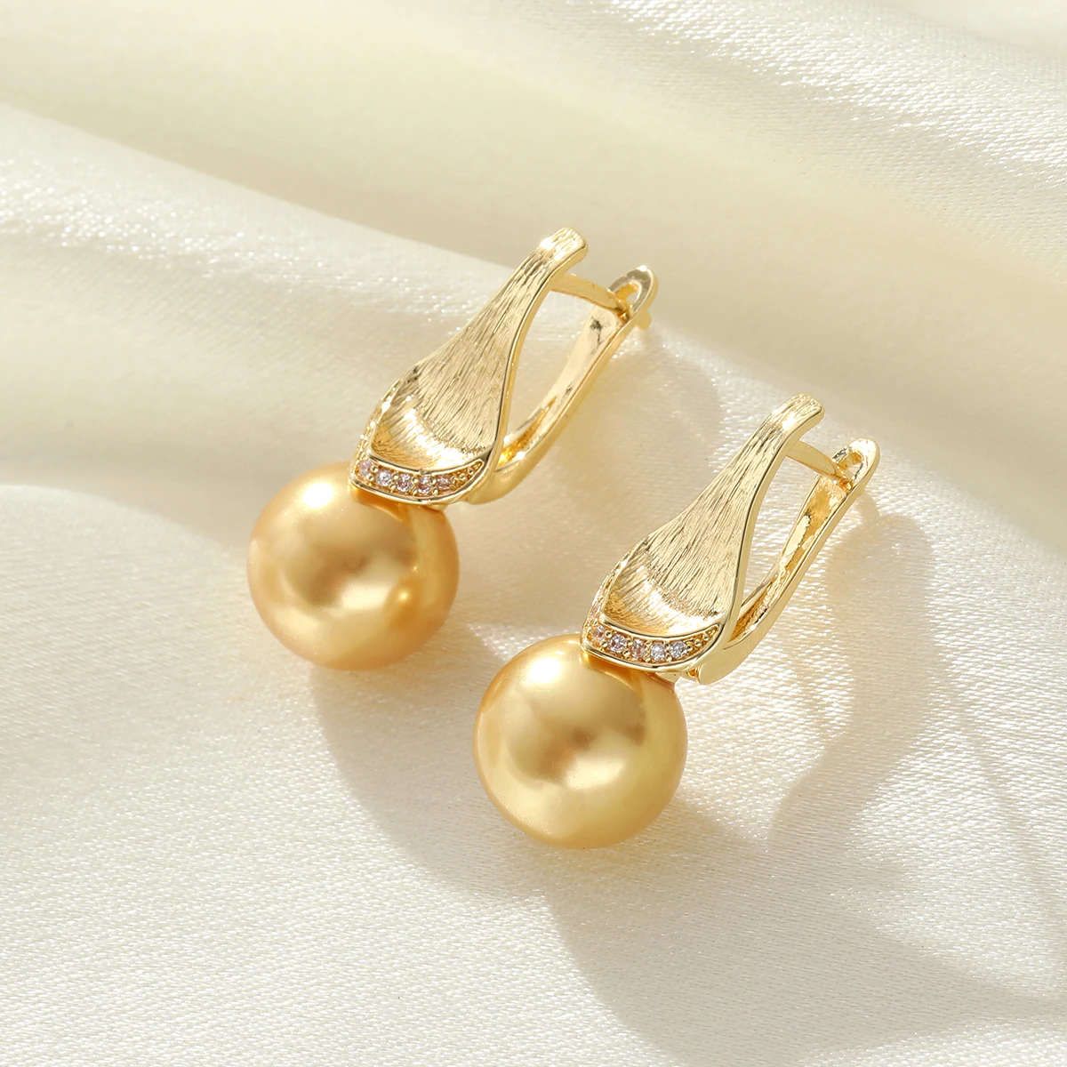 Kupferfarbene, luxuriöse, strukturierte Damenohrringe mit eingelegten synthetischen Edelsteinen, elegante Hängeohrringe für Partys – Detail 3