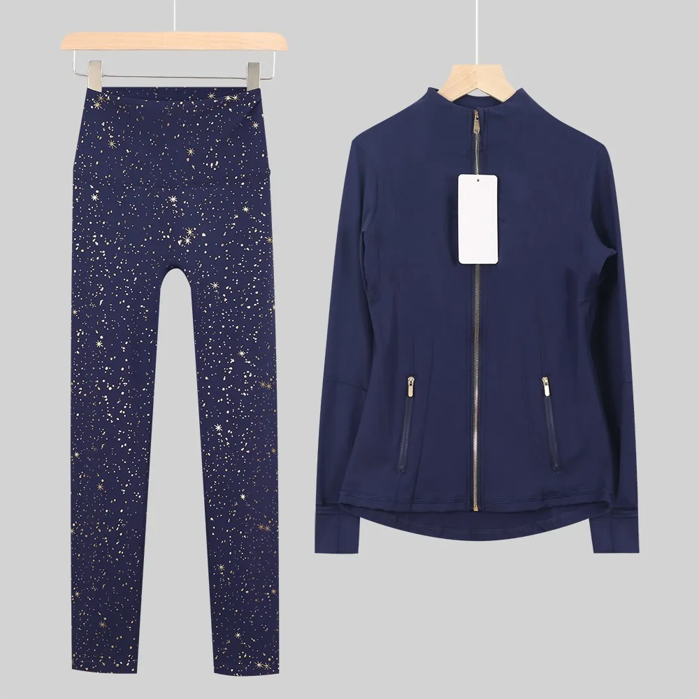 

Женские комплекты для йоги: куртка в горошек с длинными рукавами, однотонная спортивная куртка телесного цвета, фитнес-костюм с золотой молнией.