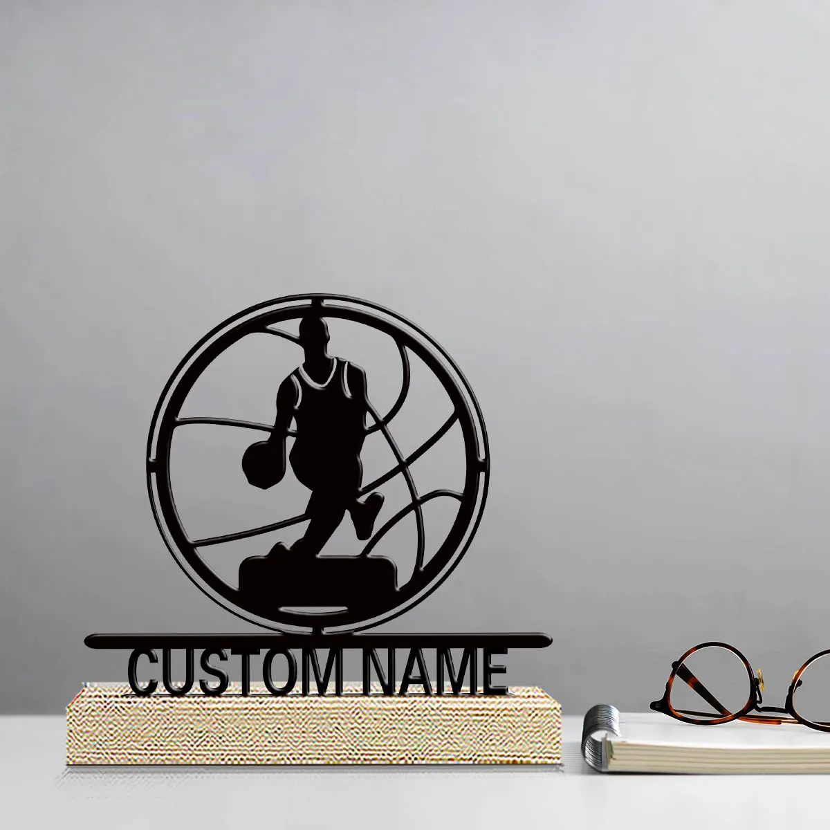 1pc Fashionable Personalized Custom Metal Statue Custom Name Equipped with Wooden Base Holiday Gifts for Family and Friends