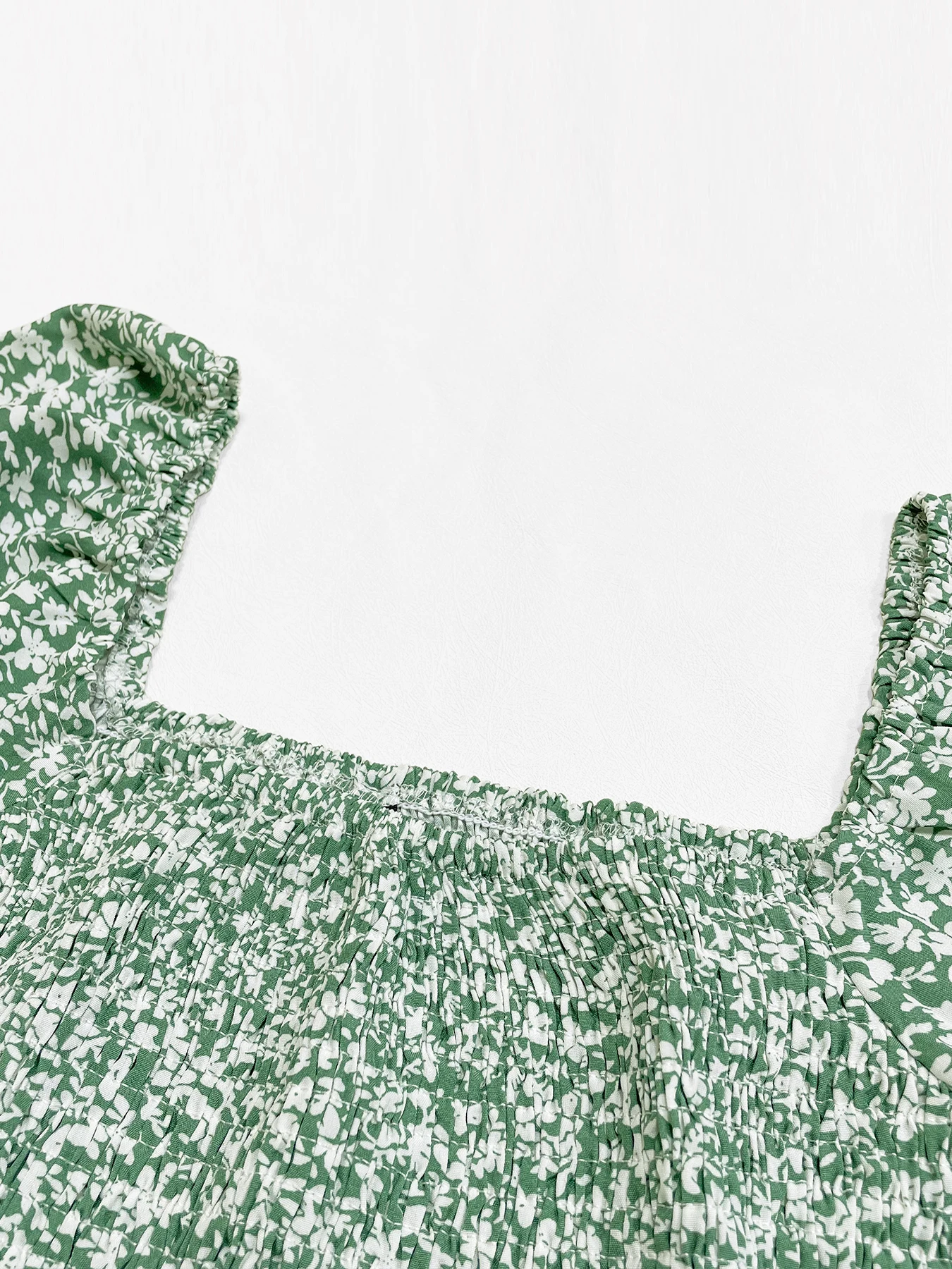 Robe trapèze froncée à ourlet à volants pour femmes, robe longue froncée élégante dos nu pour les invités de mariage de fête de vacances au printemps et en automne