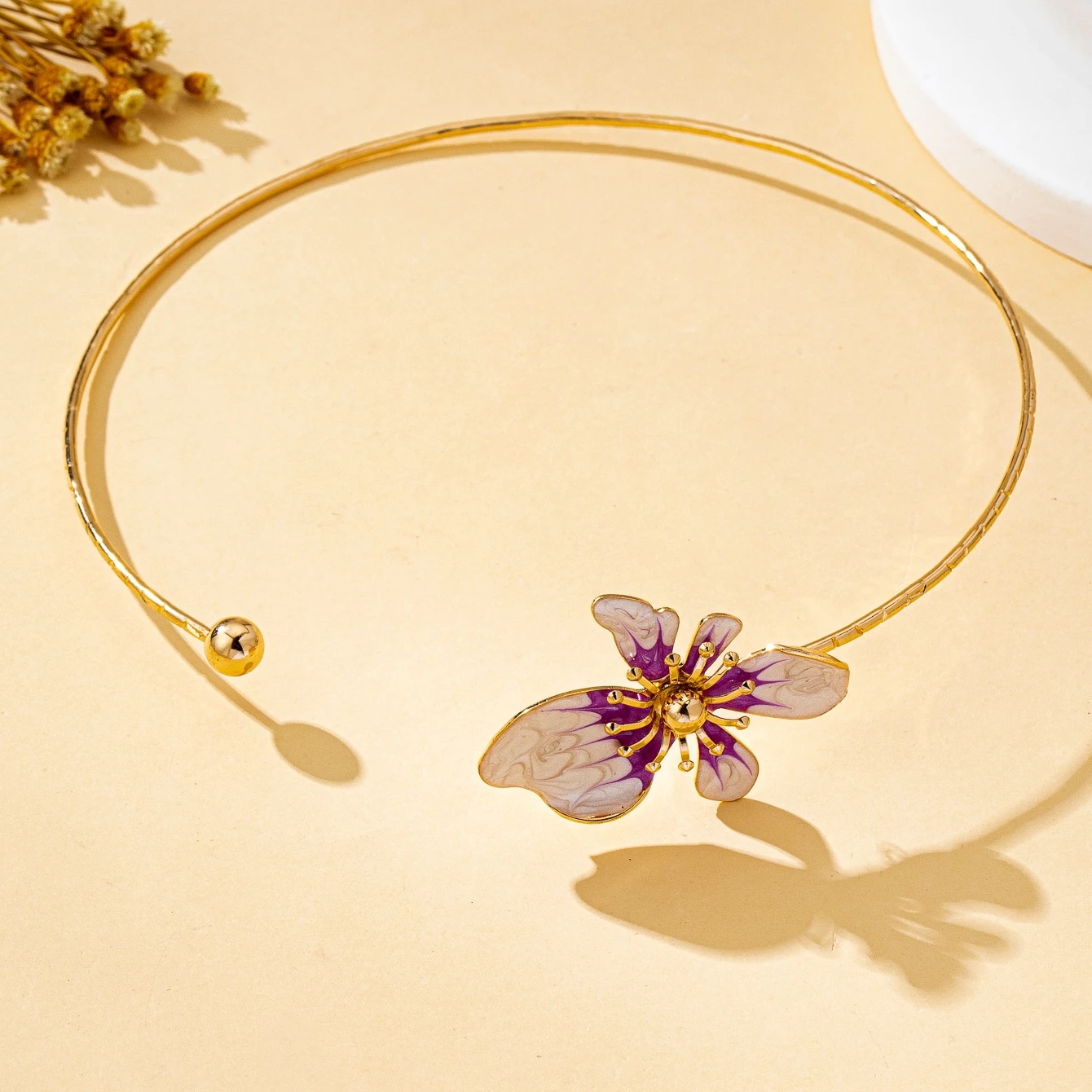 ياقة نسائية، زهرة ملونة بسيطة واحدة، مجوهرات ياقة حلوة ورومانسية، مناسبة للارتداء اليومي والعطلات