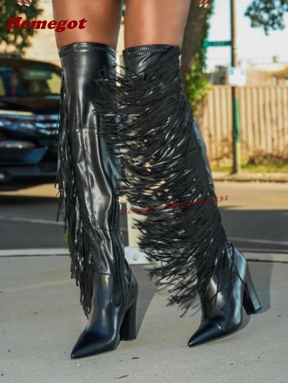 Sepatu Boots Tinggi Selutut Model Chunky Heels dengan Rumbai Hitam, Ujung Runcing, Rumbai di Atas Lutut, Ritsleting Samping, Elastis, untuk Pesta dan Peragaan Busana