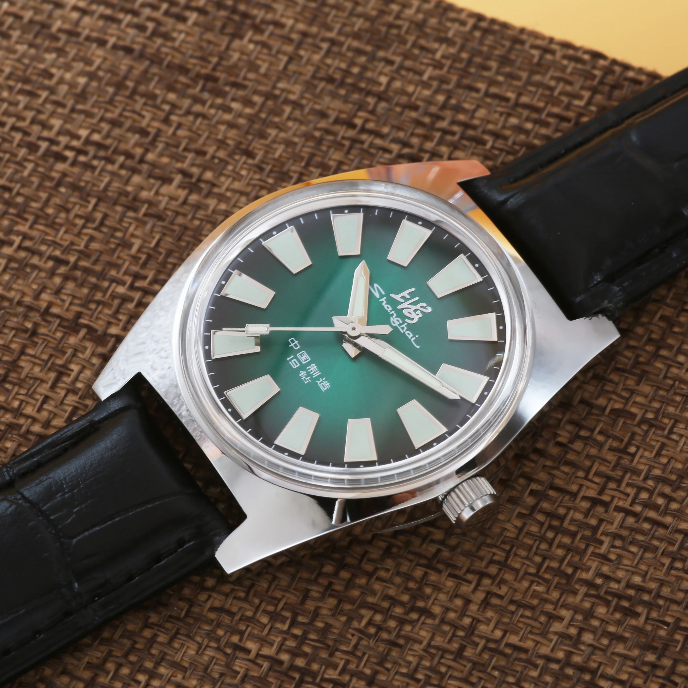 Vintage Shanghai Hand Wind Mechanical Watch 17J Shockproof Simple Silver Case Black Leather Band Business Dress Wrist Watch