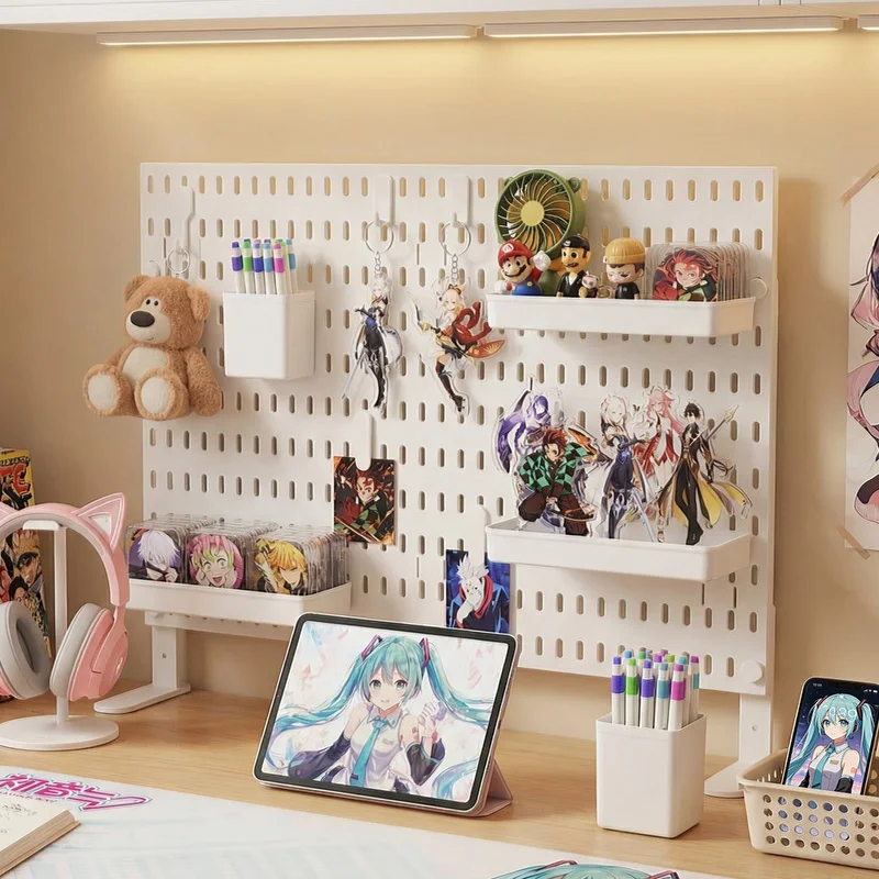 organizzatore-da-scrivania-personalizzabile-con-pannello-forato-senza-foratura-per-anime-gaming-statuette-portachiavi-badge-e-cancelleria