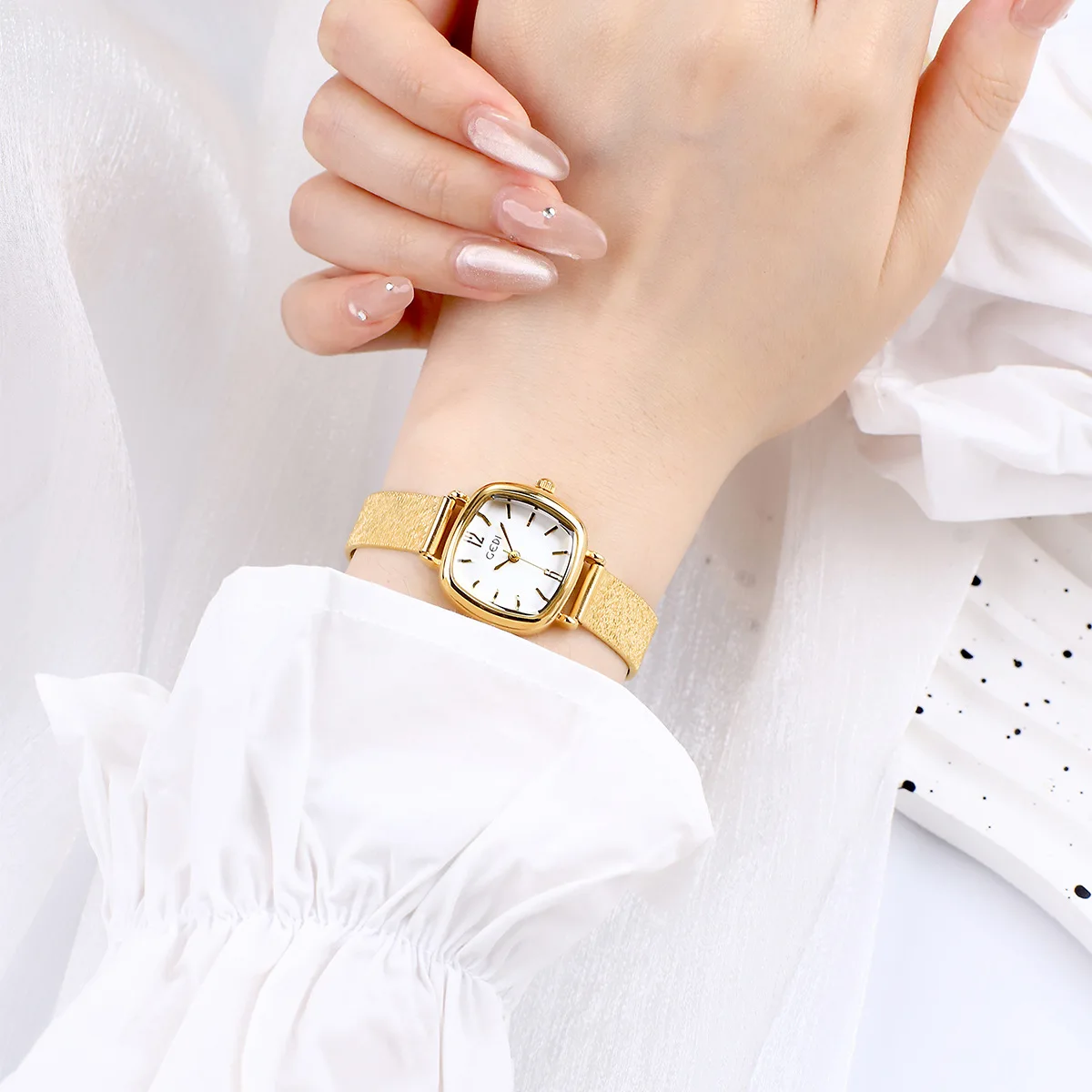 UTHAI 61018 CQ492 ساعة نسائية رائعة جديدة ذات قيمة جمالية عالية، حزام مقاوم للماء من الفولاذ المقاوم للصدأ، ساعة كوارتز مربعة