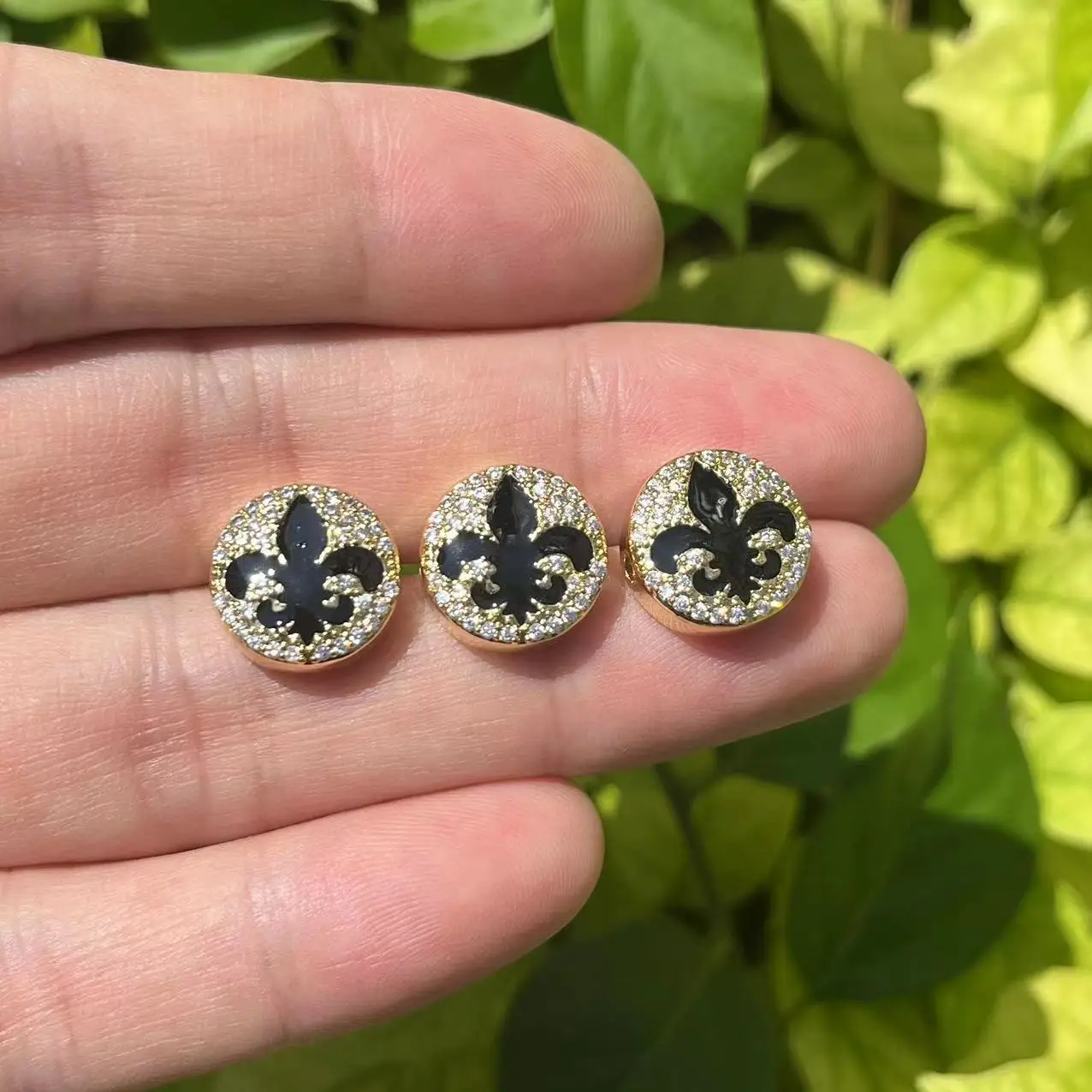 10 sztuk/partia mosiężna przekładka z cyrkonu o średnicy 13mm Pave koraliki Fleur De Lis Saint akcesoria do wyrobu biżuterii