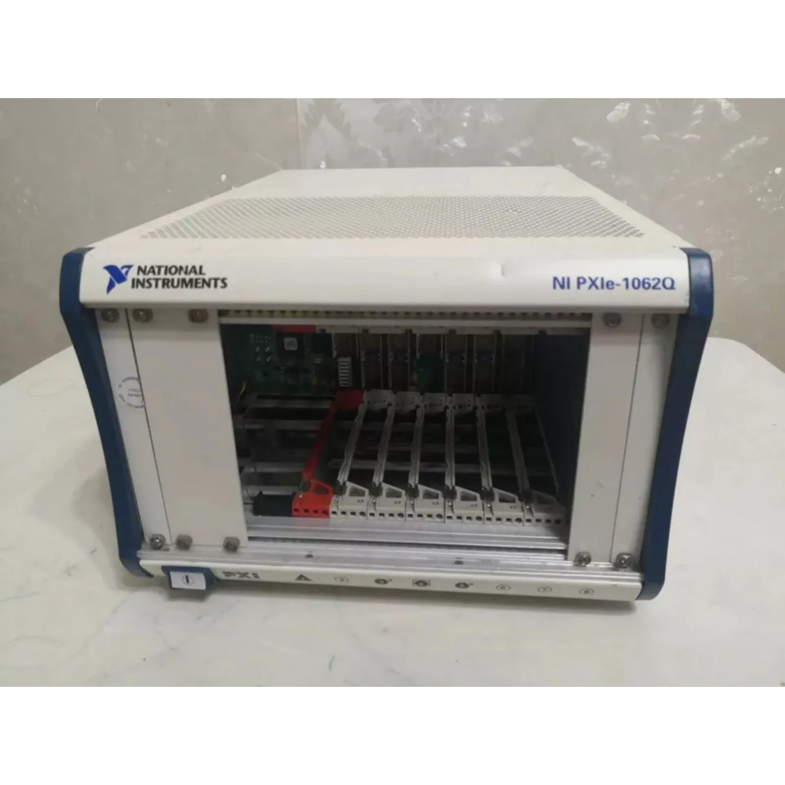 

NEW PXIe-1062Q PXIe1062Q Up to 3 GB/s PXI Chassis