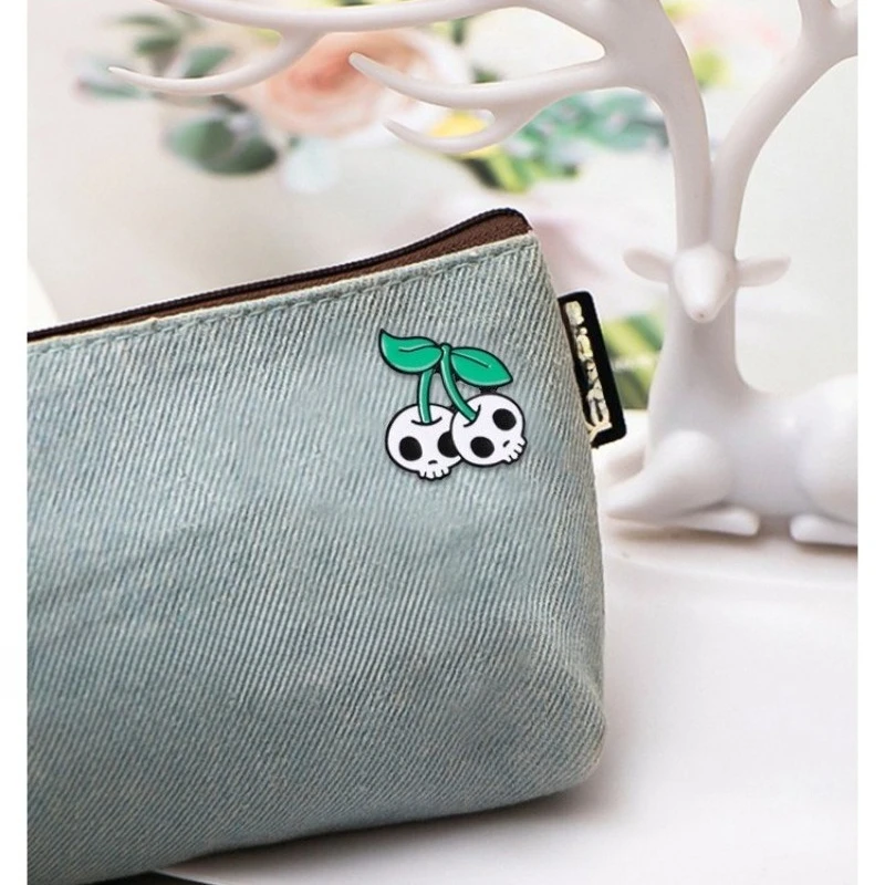Unisex Creative Cartoon Skull Shape Oil Dropped Alloy Brooch Badges Pins For DIY Clothing Bag Hat Scarf T-shirt Jeans Decoration