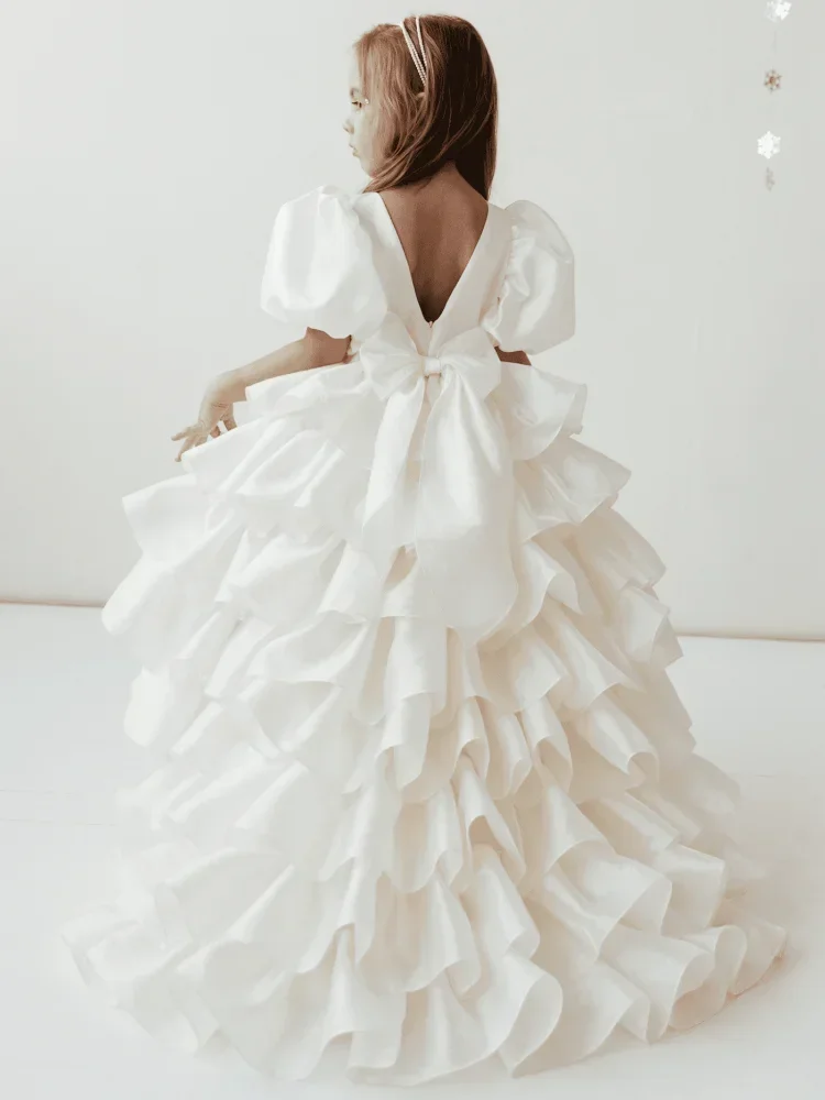 ベージュティアードリボンとテーリング半袖結婚式誕生日パーティー聖体拝領ガウンカスタマイズされたフラワーガールドレス