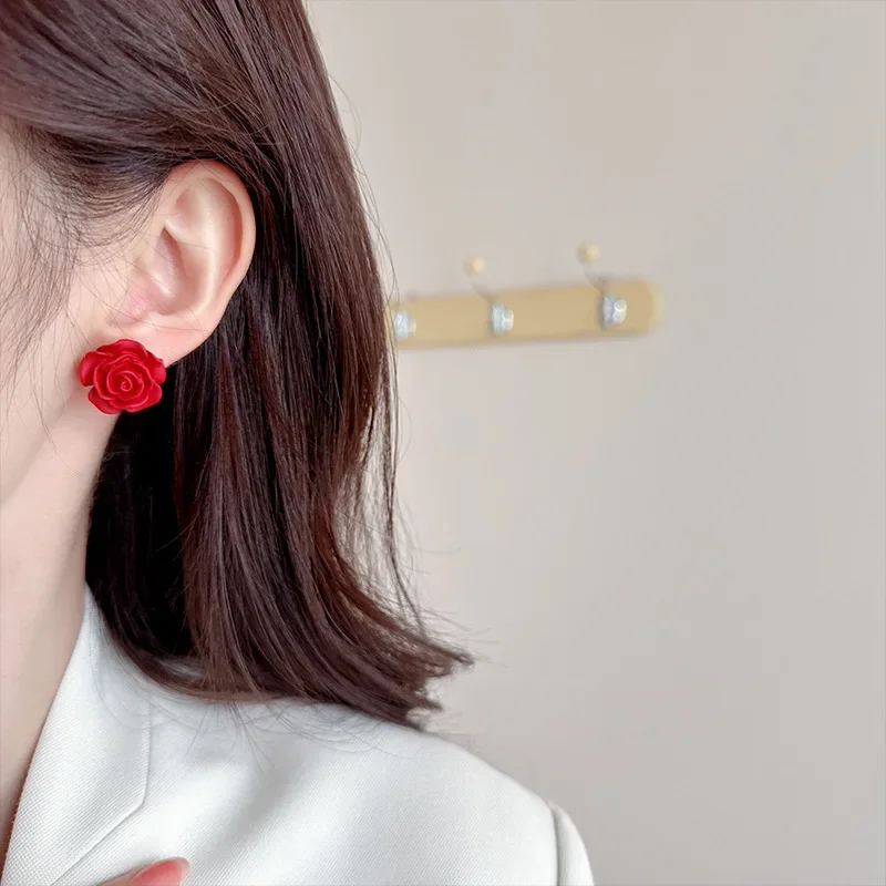 

Personalized and creative rose stud earrings, niche, light luxury, fashionable and versatile earrings 2025 new