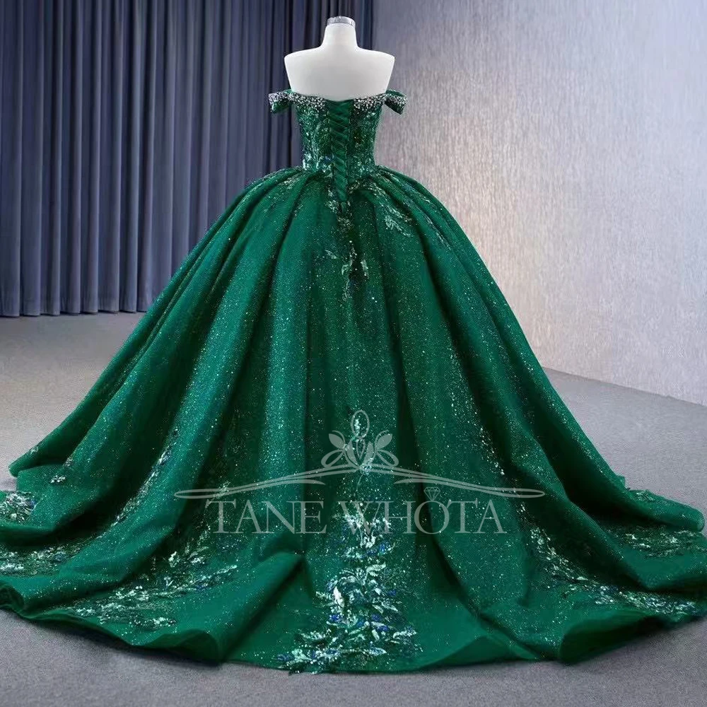 ชุดเดรสยาวสีเขียวสำหรับงาน Quinceañera แบบ Sweetheart ไหล่เฉียง ผูกเชือกด้านหลัง ทรงบอลกาวน์ ประดับด้วยลูกปัด คริสตัล และเลื่อม สามารถปรับแต่งได้