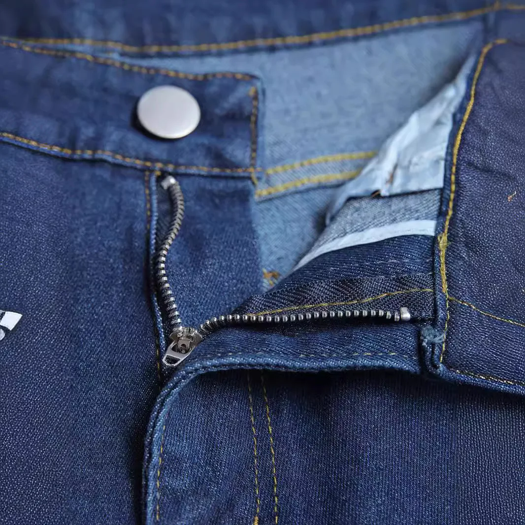 Pantaloni da uomo in denim elastico Piedi piccoli Vita media Denim da uomo 2025 Pantaloni in tinta unita moda Europa e America