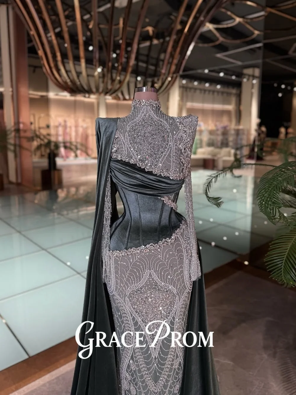 

GraceProm Long Sleeve Beaded Evening Dress 2026 Stunning Velvet Red Carpet Gown Luxurious Diamond Floor-Length Party Gown