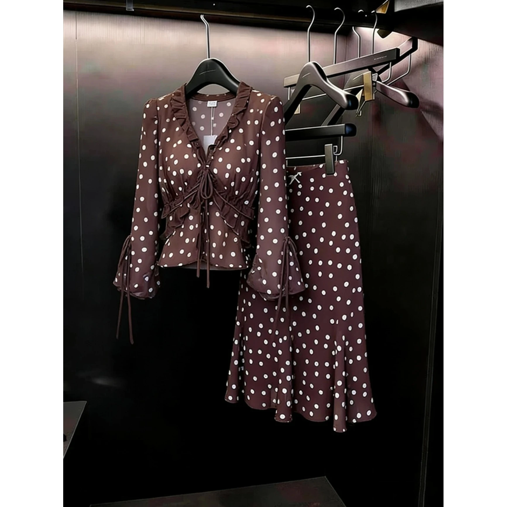 

Unique Beautiful Polka Dot Top And Half Skirt Set Women's Fashion Spring Collection High Elasticity Short Length High Waist