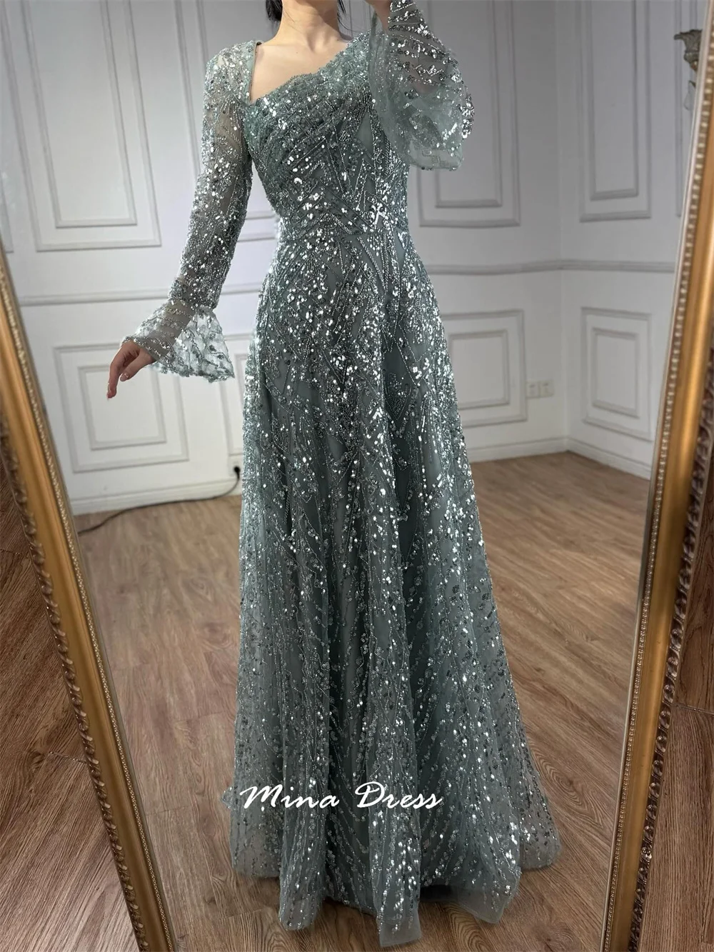 Mina Aangepaste kralen Eenvoudige en elegante formele jurk met pailletten. Jurken met lange mouwen voor formele gelegenheden Luxe galajurkfeest