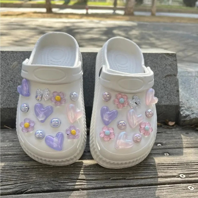 24pcs Hot Sale DIY Hole Shoes Charms Water Cute Heart Design Handmade Charms Designer Quality Garden Shoe Decoration Girl Gift