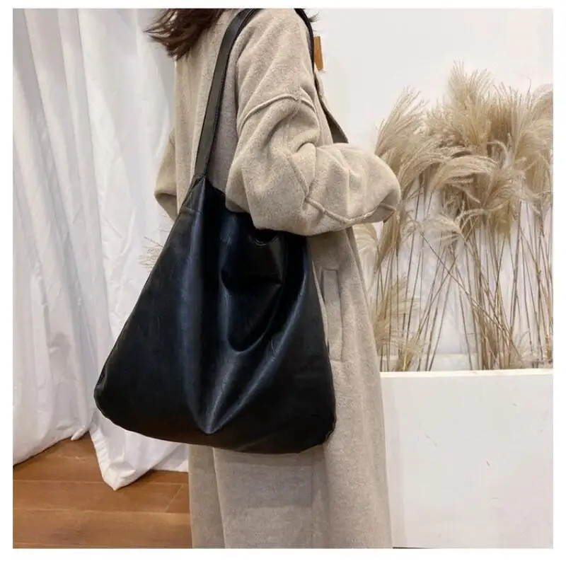 New Women\'s Fashion Shoulder Bags Bucket Bag Black Soft Skin High Capacity Handheld Bag Korean Leisure Versatile Crossbody Bags