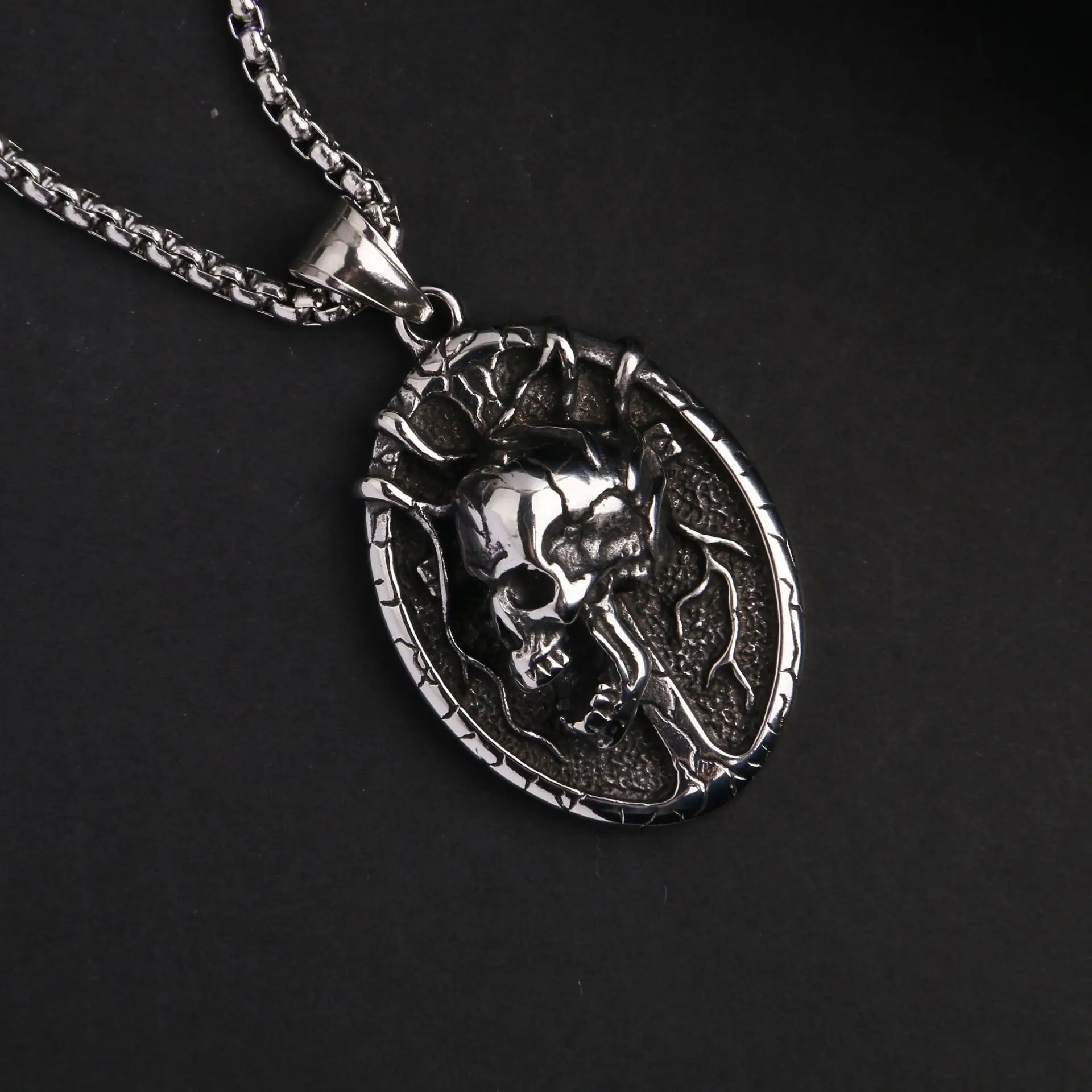 Gothic Skull Alien Necklace Men's Personalized Fashion Alternative Motorcycle Riding Exorcism Jewelry