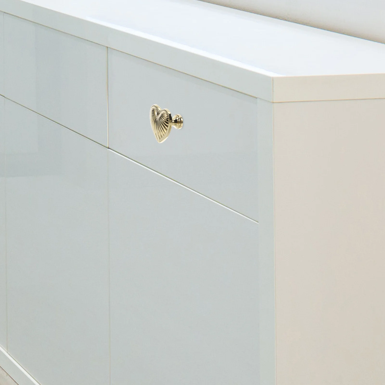 

Cute Heart Shaped Drawer Knobs Gold Brass Cabinet Pulls for Nursery Dresser Furniture Vintage Decorative Hardware