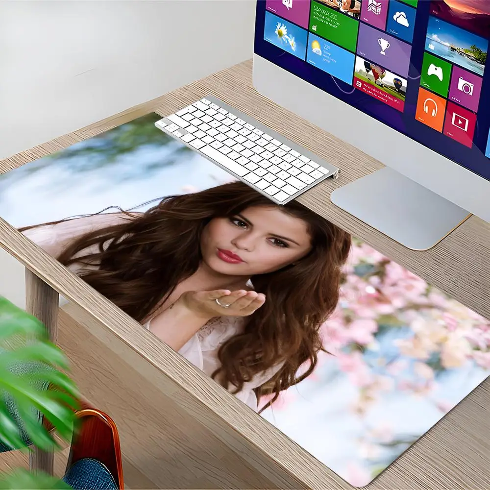 Hot Female Singer S-Selena Gomez Mouse Pad Gamer Keyboard Mouse Mat Rubber Cartoon Big Motbook Computer PC Mousepad