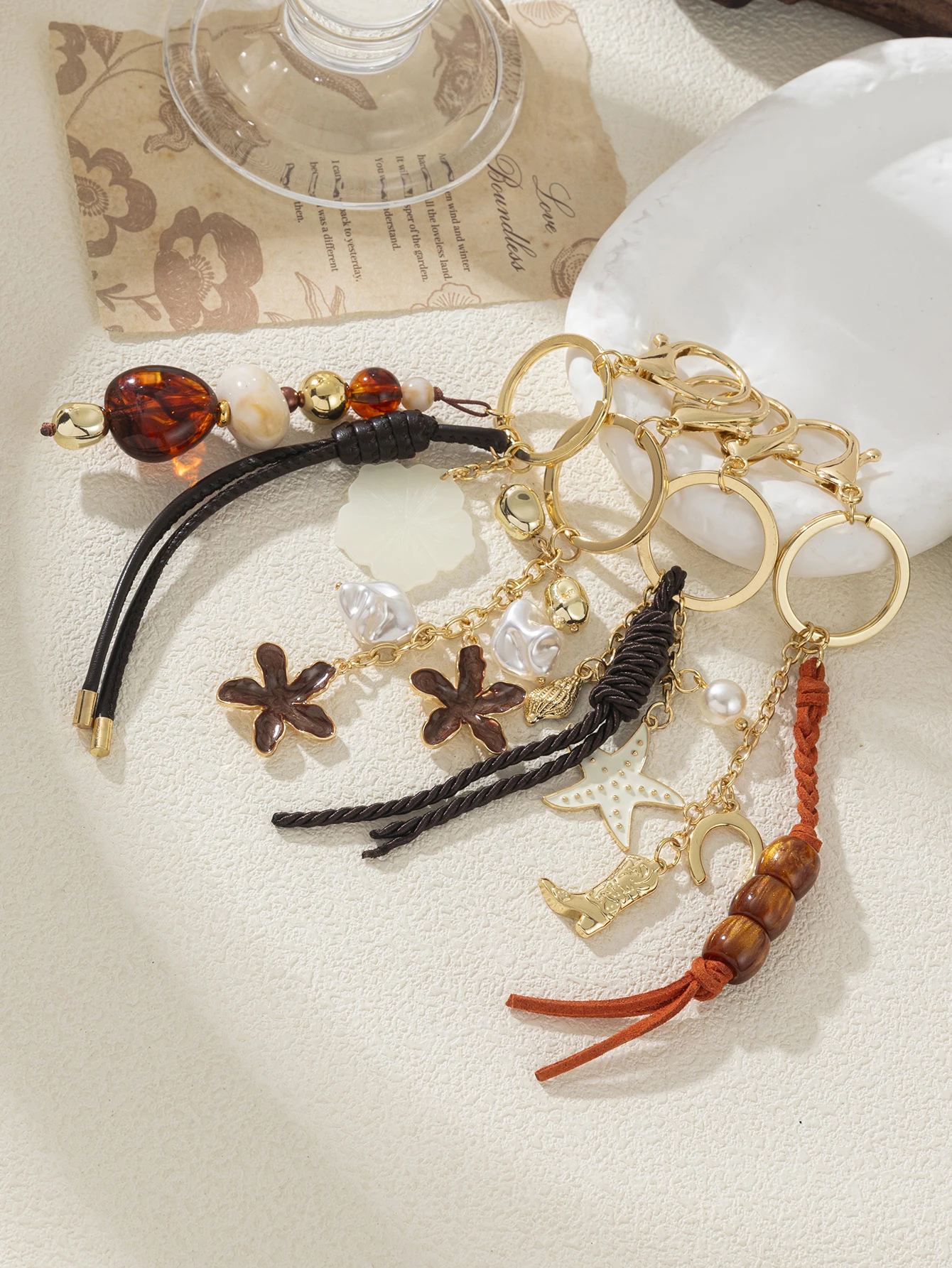 Vintage Nischen-Vielseitiger Seestern-Blumen-Stiefel Holzperlen Gewebter Schlüsselanhänger Schmuck – Detail 3