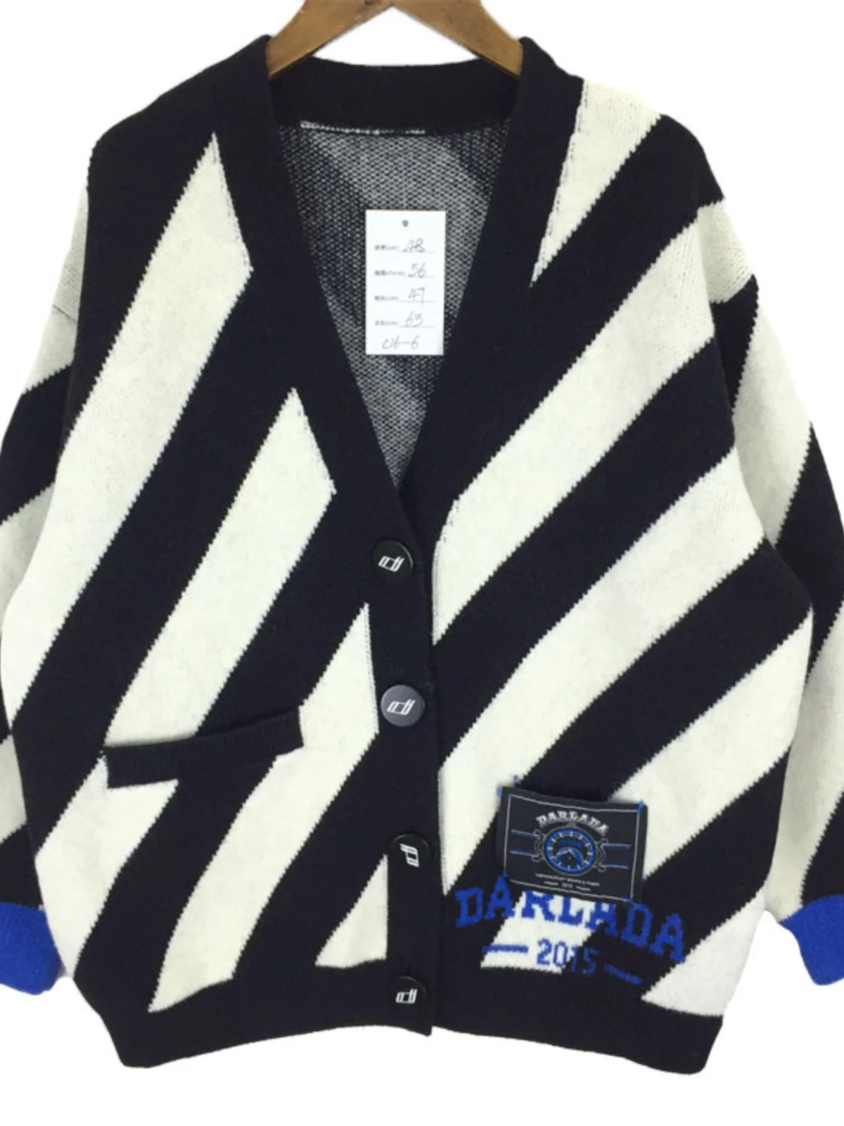 Vintage Oversized Cartoon Embroidered Open Cardigan Sweater Warm Autumn Winter Women's Faion Straight Cut Printed Knitwear: Sweter rozpinany w stylu vintage, oversize, z haftem z motywem kreskówkowym, ciepły, jesienno-zimowy, damski, modny, o prostym kroju, z nadrukiem, dzianinowy.