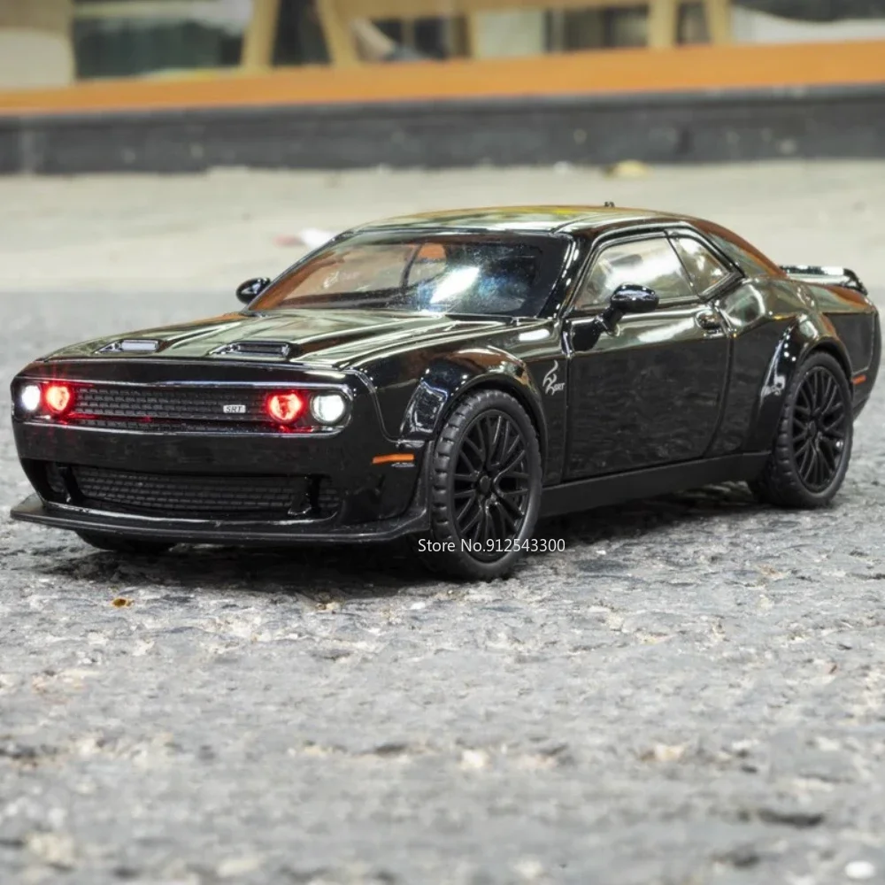 1:32 Dodge Challenger Modelo de carro esportivo brinquedos liga corpo pneus de borracha portas abertas puxar para trás modelos de veículos musculares para crianças presentes