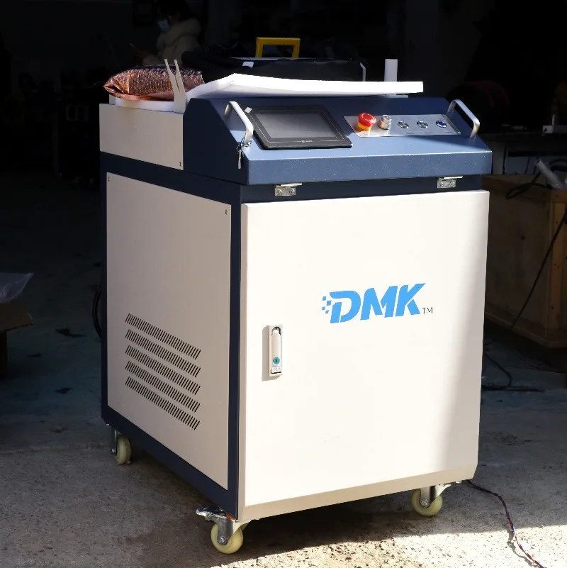เครื่องเชื่อมเลเซอร์ไฟเบอร์แบบมือถือ ราคาโรงงาน 3000 วัตต์ สำหรับงานโลหะ สแตนเลส เหล็กกล้าคาร์บอน