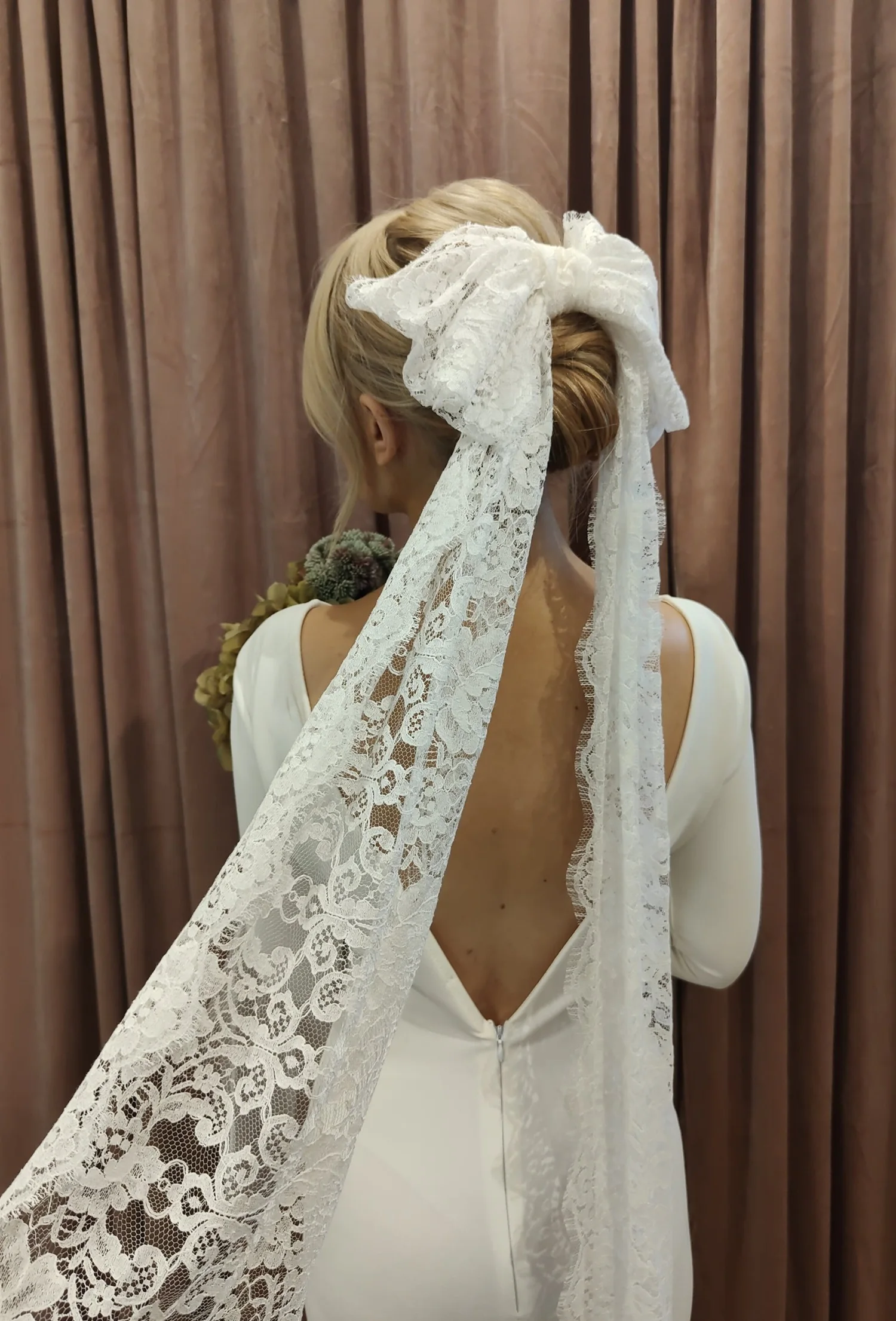 Victoria Lace Bow Veil With Long Ribbon ,Wedding Veil With Comb   DV086