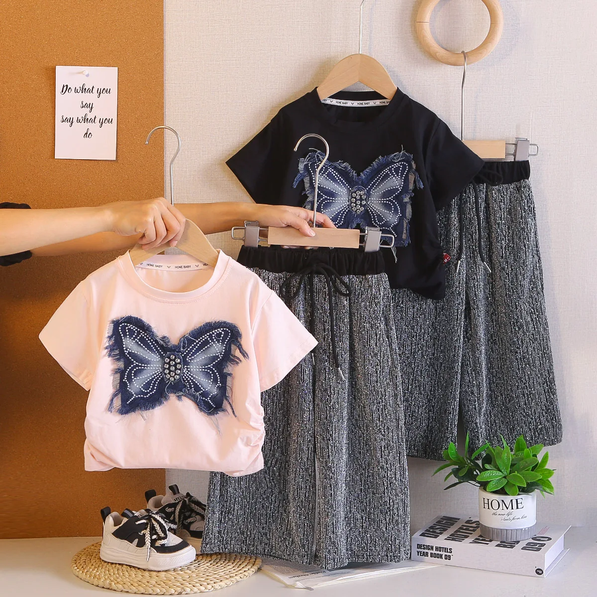 

Комплекты одежды для девочек, лето 2026, детские футболки, брюки, модный костюм из 2 предметов для малышей, спортивные костюмы, детская одежда, топы для малышей, брюки