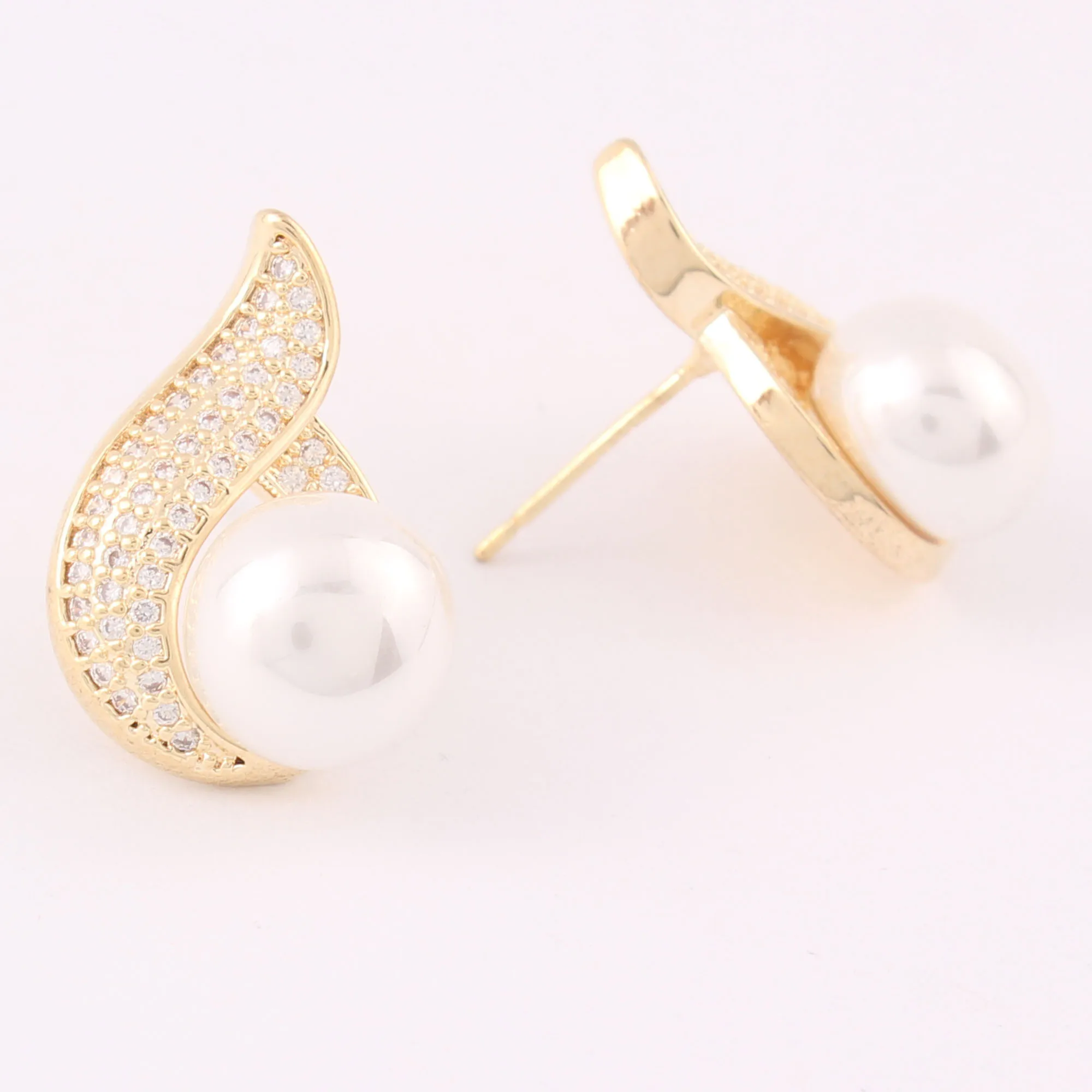 WENHQ 2 Colors Fashion Sparkly Cubic Zircon Pearl  Stud Clip on Earrings Women\'s Bridesmaid Wedding No Pierced Cuff Earrings