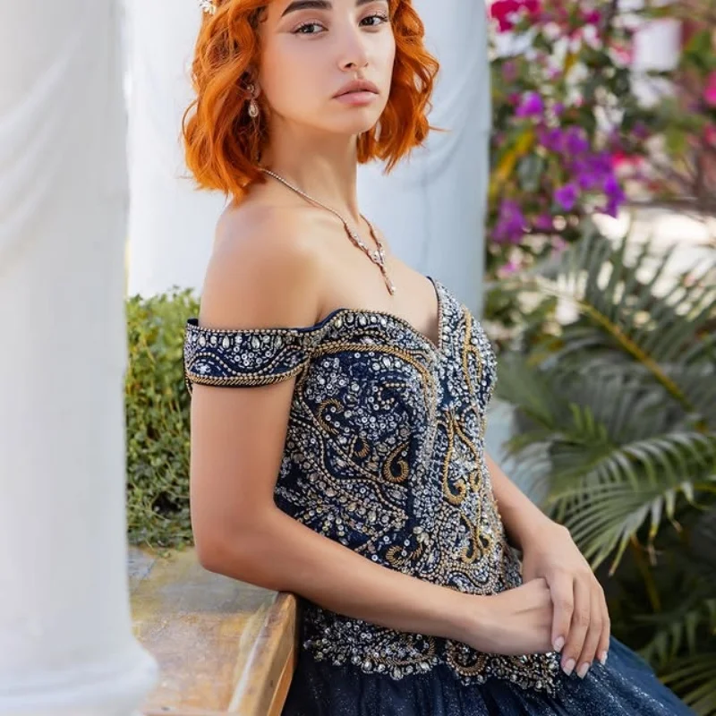 ที่กําหนดเองเงาสีน้ําเงินเข้ม Quinceanera ปิดชุดไหล่คริสตัล applique layering ลูกไม้ Vestido De 15 Quinceanera